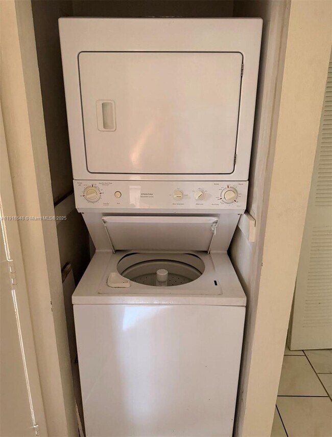 Building Photo - 1900 W 54th St