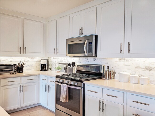 Kitchen - 3401 Arapahoe Ave