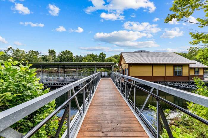 Building Photo - 30 Fall Creek Dr