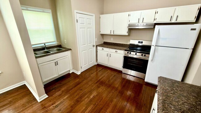 Building Photo - 451 Averill Ave