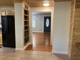 Building Photo - 202 N Spring St