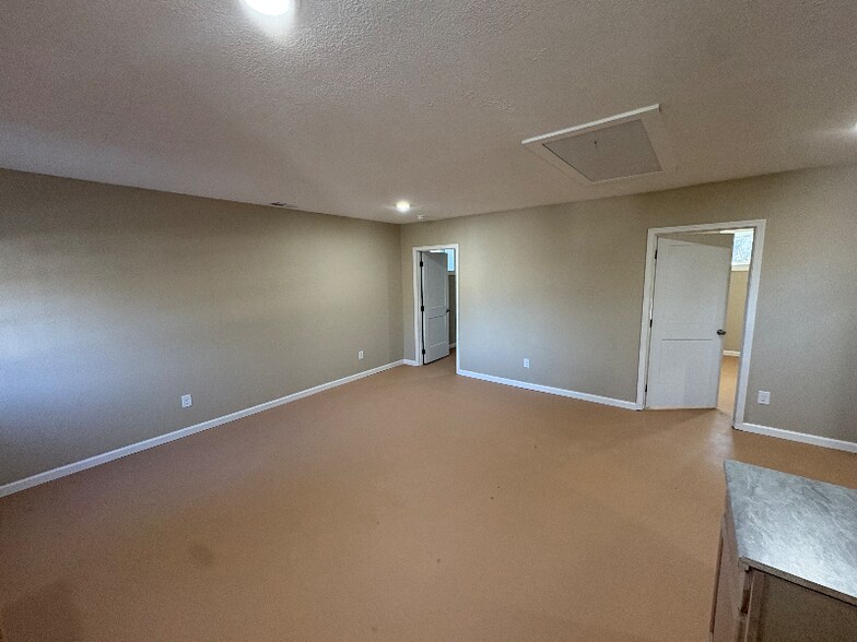 Building Photo - 212 Water St