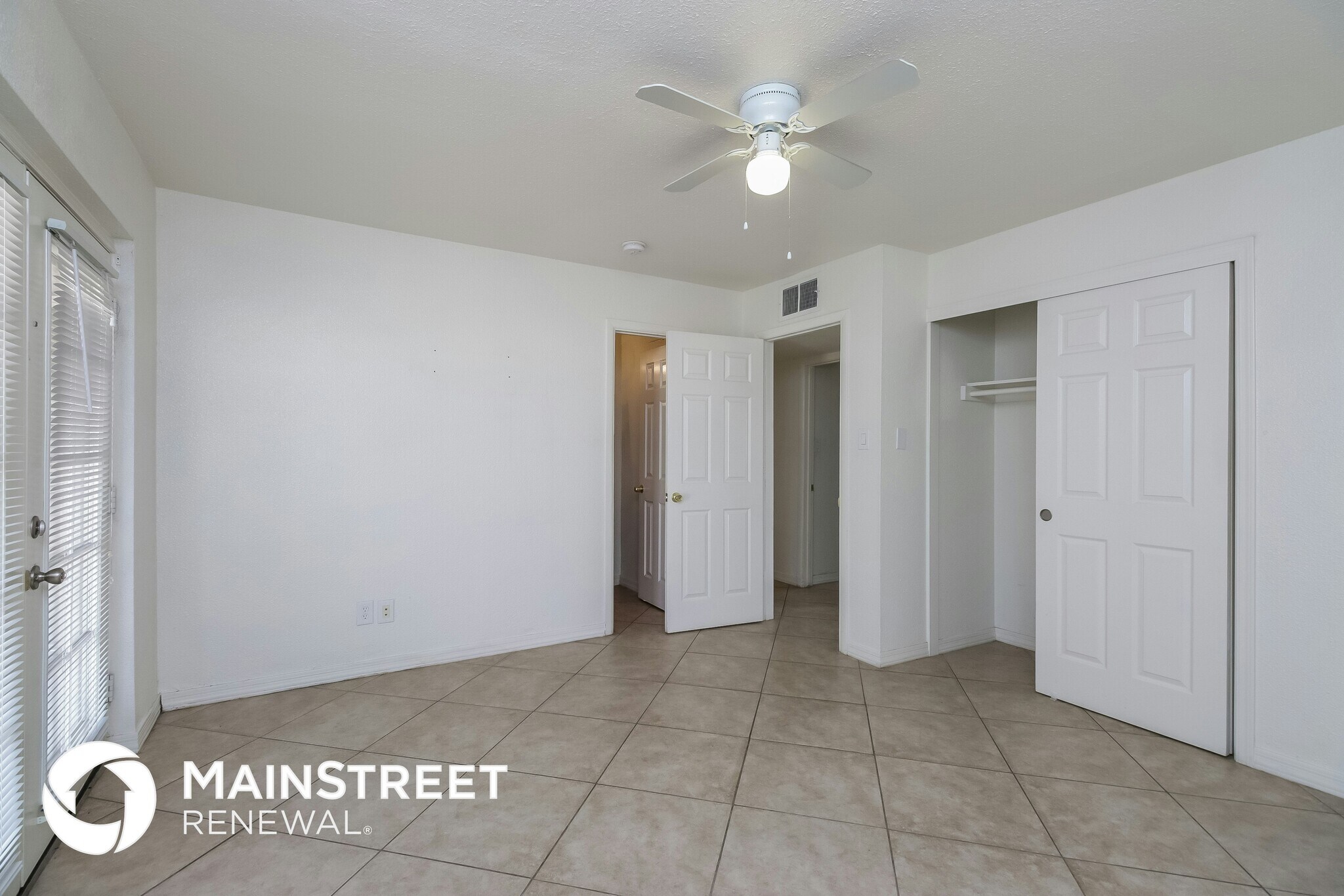 Building Photo - 4725 W Crittenden Ln