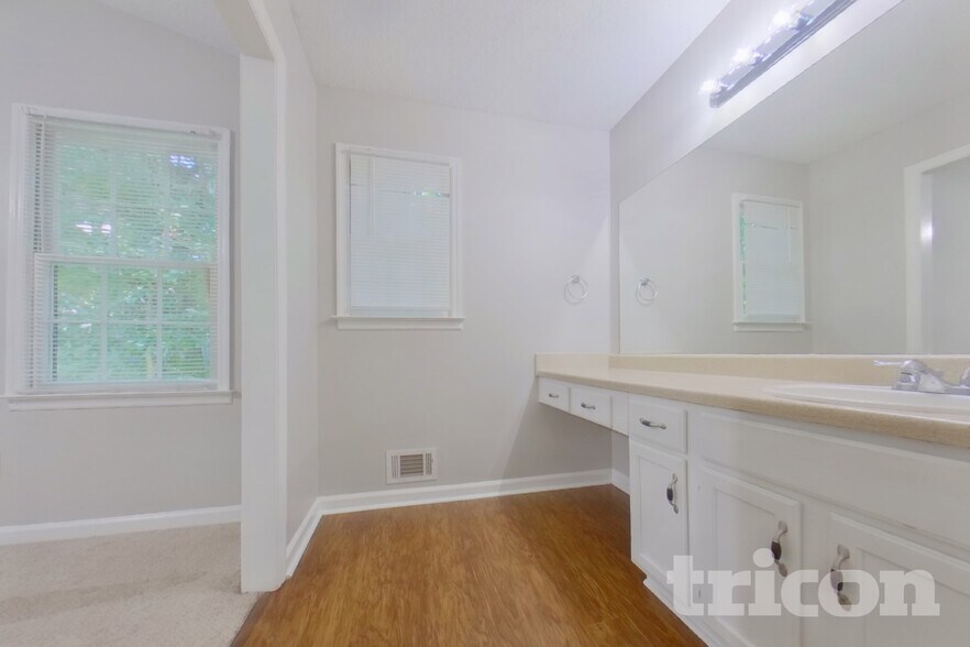 Building Photo - 5394 Telford Ct