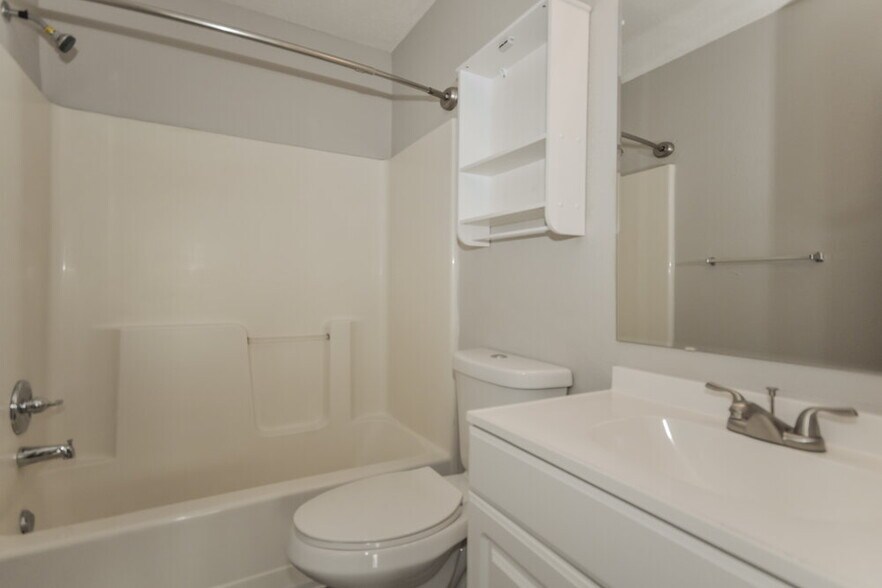 Building Photo - 6336 Long River Ln