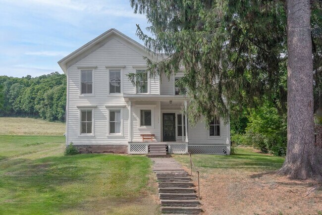 Building Photo - 1915 County Hwy 6