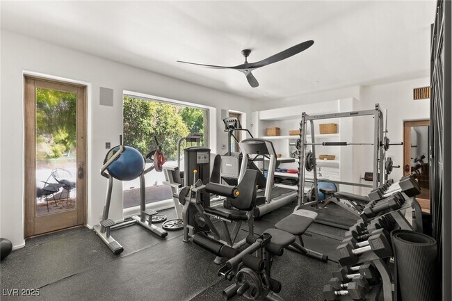 Building Photo - 7330 N Rainbow Blvd
