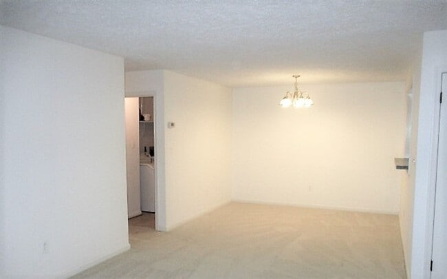 Building Photo - Private And Spacious, Ground Level, 2 Bedr...