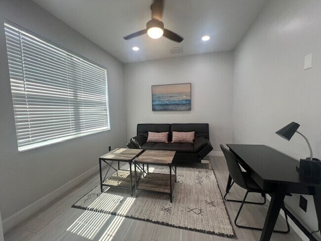 Building Photo - Stunning furnished Pool Home for Rent in N...