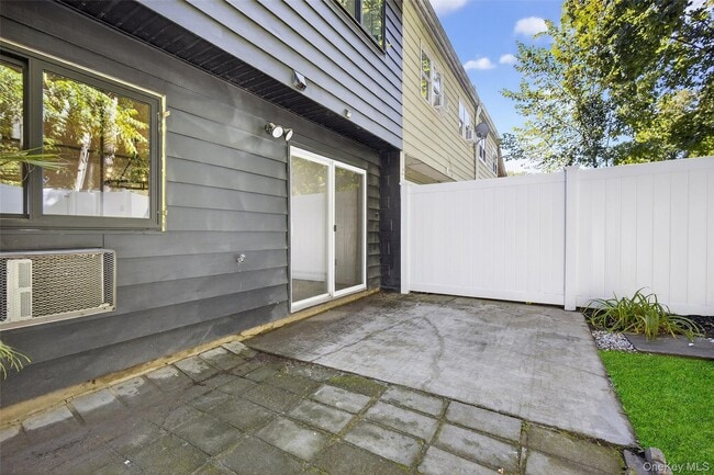Building Photo - 8 Roundtree Ct