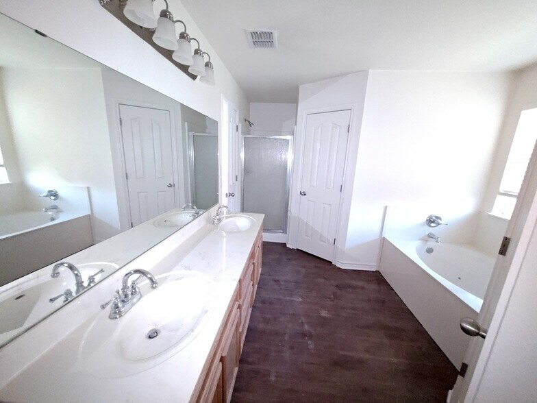 Building Photo - 5617 Cobalt Ln