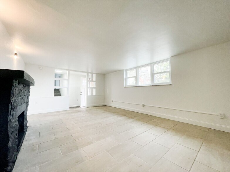 Building Photo - 418 Parkwood Rd