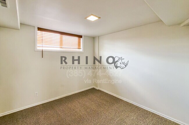 Building Photo - 1993 Champagne Ave