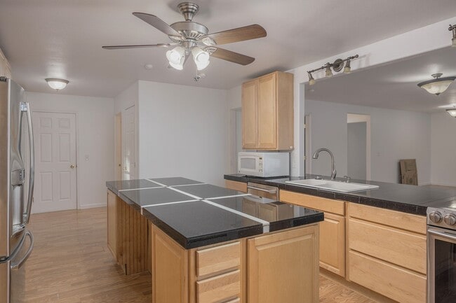 Building Photo - Spacious 5 Bedroom Home on 6 Acres – North Pole, Alaska