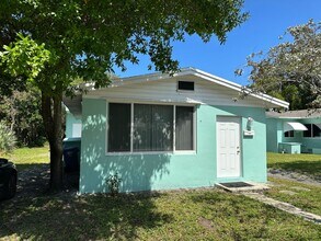 Building Photo - Charming Studio House in Oakland Park