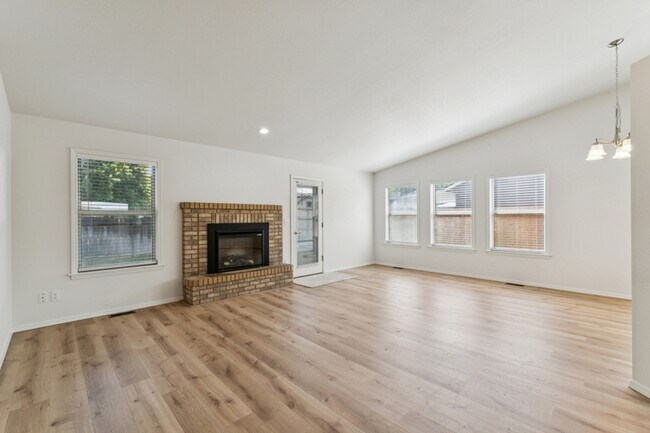 Building Photo - 5360 N Noble Fir Ave