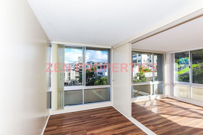 Building Photo - 2 bedroom, 1 bath unit with 1 parking stal...