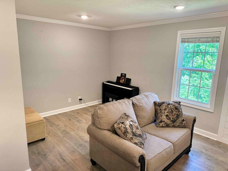 Building Photo - 1057 Brightwood Ct