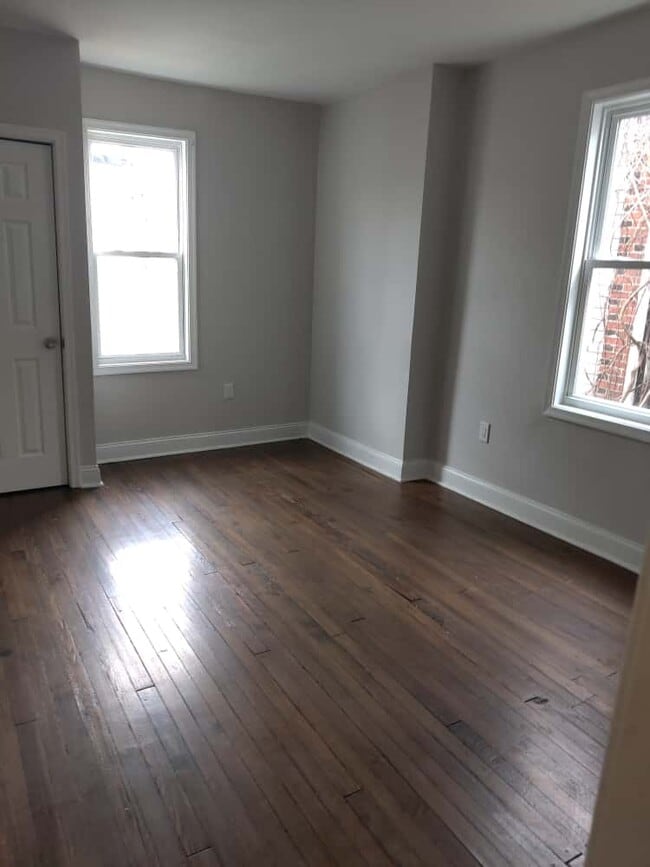 Building Photo - 250 N Salford St