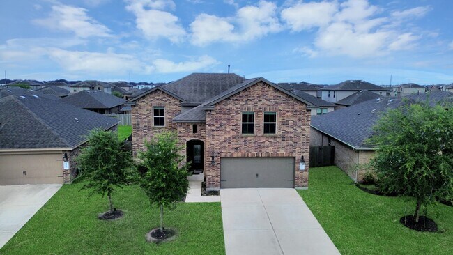 Building Photo - 18319 Pin Oak Lake Dr