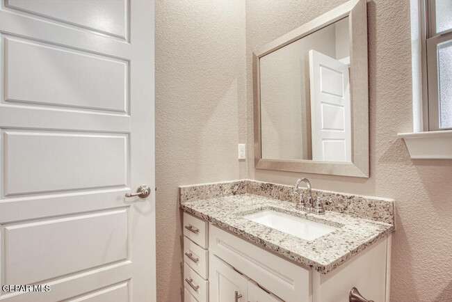 Building Photo - 14929 Tierra Crystal Ave