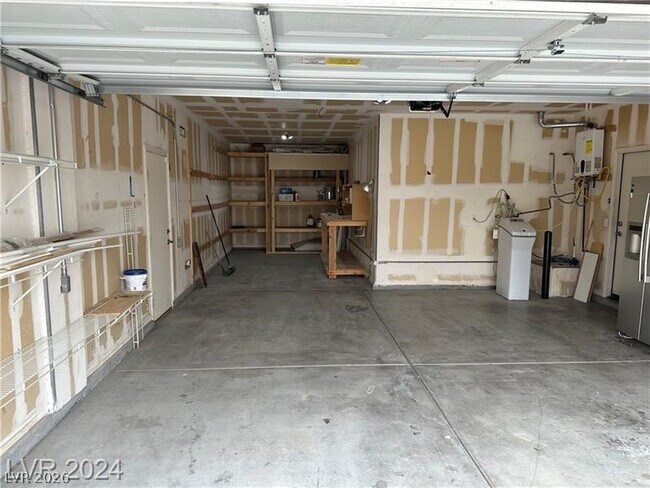 Building Photo - 2805 Alma Lidia Ave