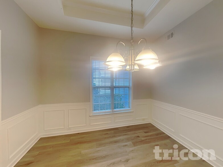 Building Photo - 654 Ivy Chase Loop