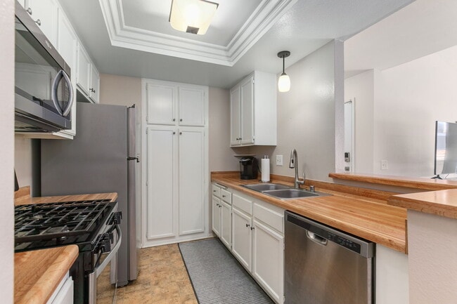 Building Photo - 1075 Shadowridge Dr