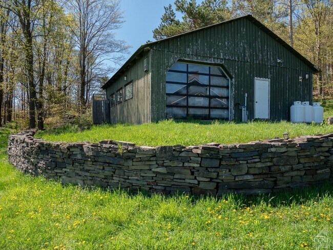 Building Photo - 483 Travis Hill Rd