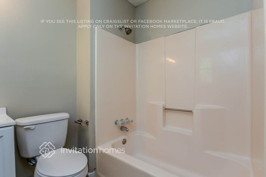 Building Photo - 215 Merrydale Dr