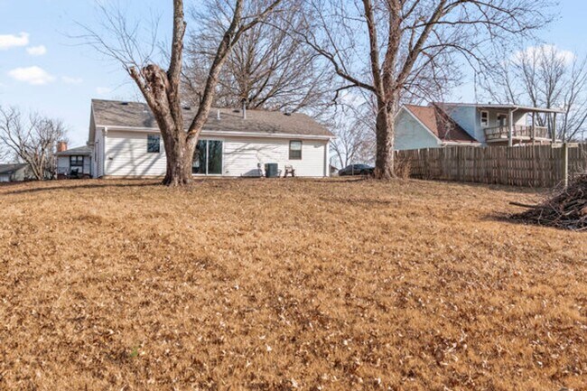 Building Photo - 246 SE 101st Rd