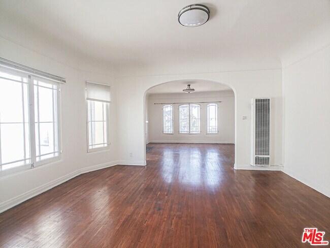 Building Photo - 109 S Berendo St