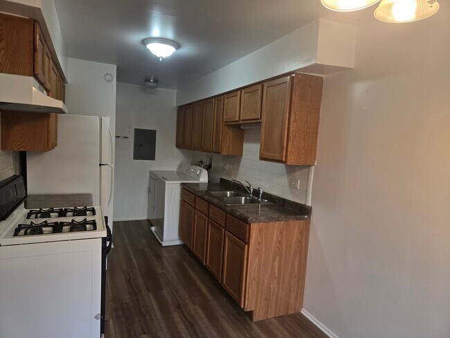 Building Photo - 748 Manteca Ct