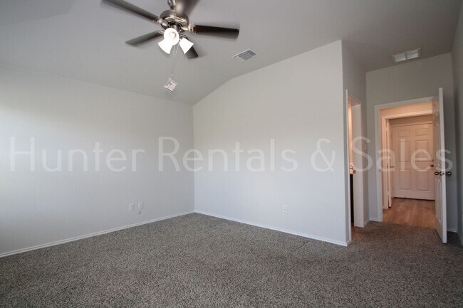 Building Photo - Spacious Open-Concept 3 Bedroom Home with Split Floor Plan