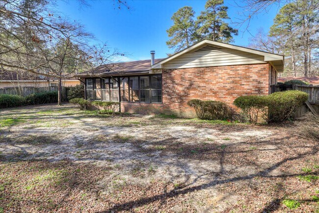 Building Photo - 3 Bed/2Bath home with garage, sunroom, and shed in Martinez