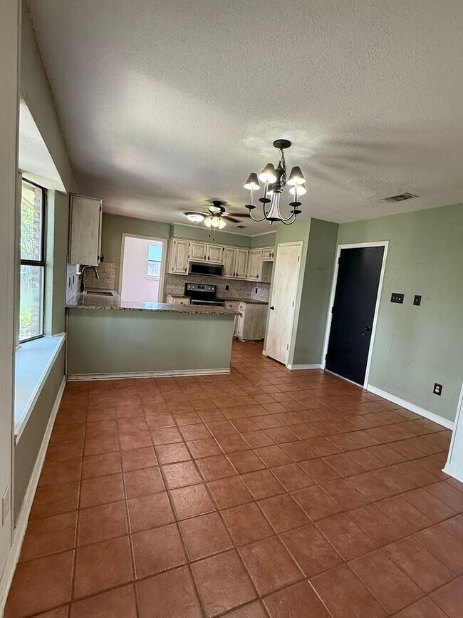 Building Photo - 3 Bedroom in Hallsville