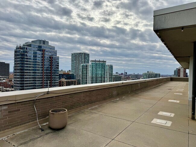 Building Photo - 1515 S Prairie Ave