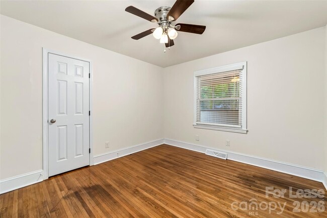 Building Photo - 943 Dudley Dr