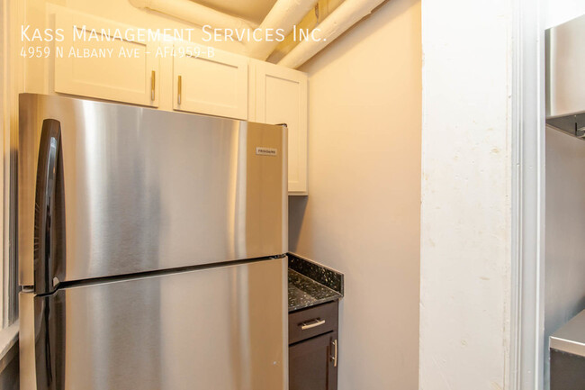 Building Photo - Charming and Spacious 1 bed for rent! Heat...