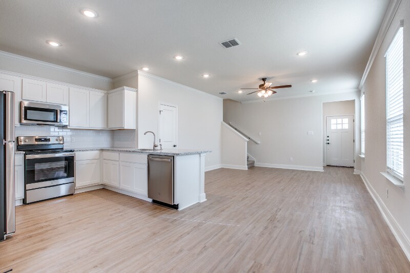 Building Photo - 2403 Lynwood Bnd