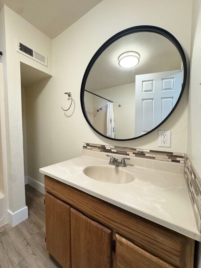 Building Photo - Spacious Country Home w/ HUGE SHOP!