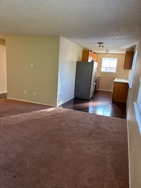 Building Photo - 1626 Kent Des Moines Rd