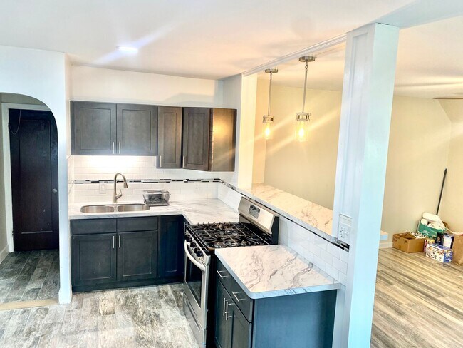 Building Photo - 60 Bridgeman St