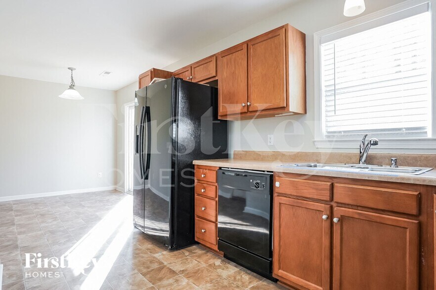 Building Photo - 5952 Bluestem Cir