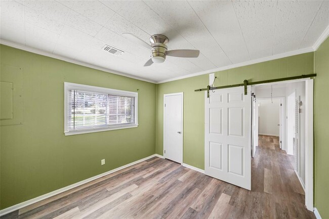 Building Photo - 13318 Southshore Dr