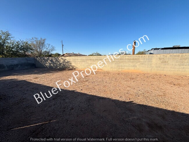 Building Photo - 2641 N Fontana Ave