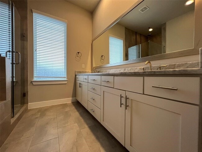 Building Photo - 5623 Kansas St