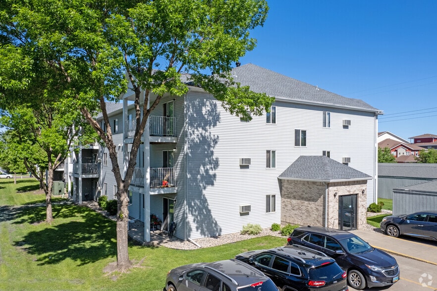 Primary Photo - Orchid Place Apartments