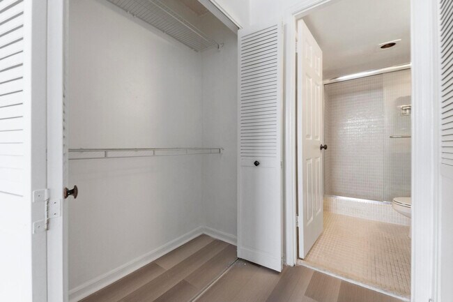 Building Photo - 1625 SE 10th Ave