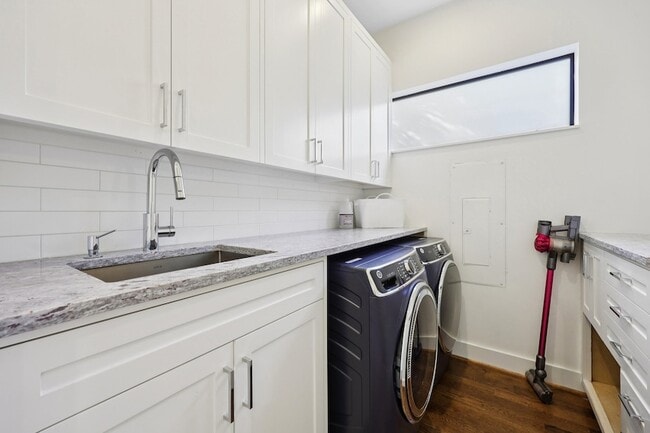 Building Photo - 8635 San Leandro Dr